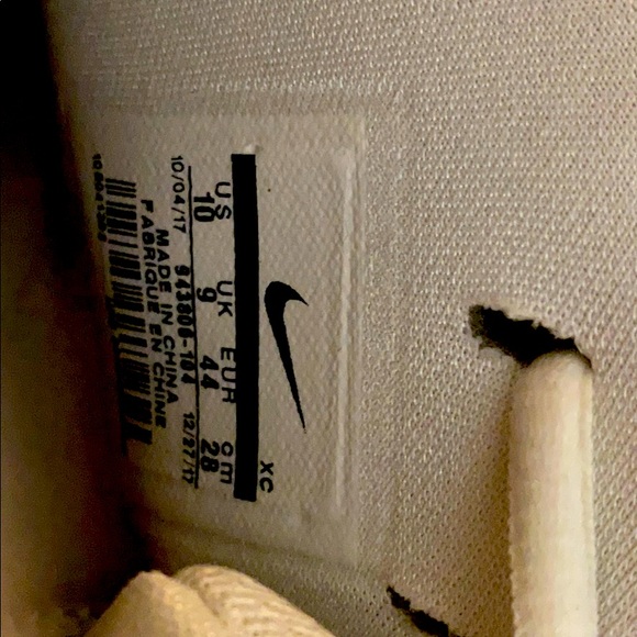 Nike Kyrie 4 NCAA - Picture 7 of 7